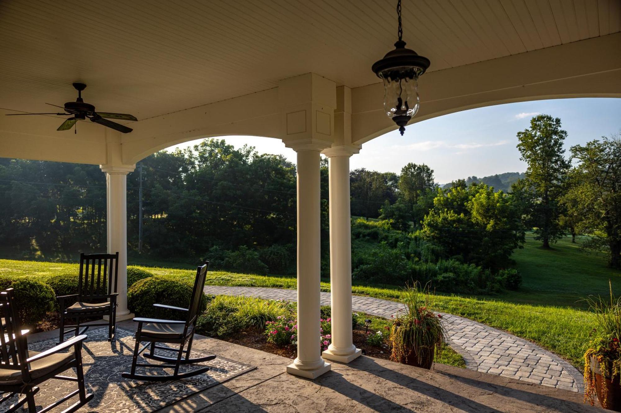 Bed & Breakfast On Tiffany Hill Mills River ภายนอก รูปภาพ